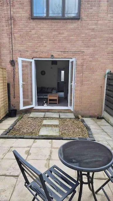펜션 Rotherham,Meadowhall,Magna,Utilita Arena,With Wifi And Driveway